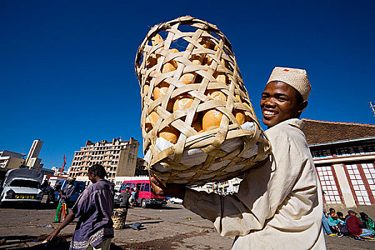男人,销售,面包,市场,塔那那利佛,马达加斯加