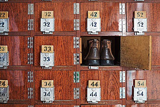 一个,一双鞋,鞋,储物柜,敞门,排列,数字