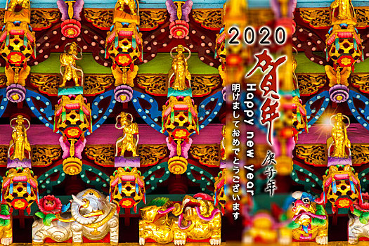 新年贺卡,以中国寺庙屋檐传同的装饰,木雕工艺为背景