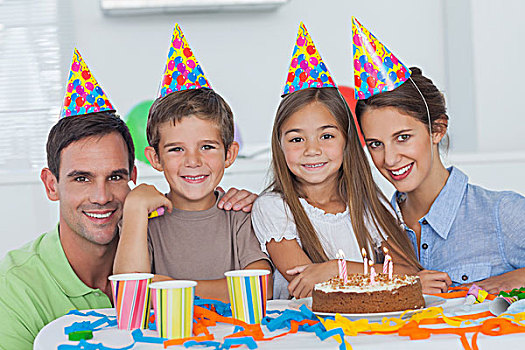 家庭,穿,派对帽,庆贺,生日