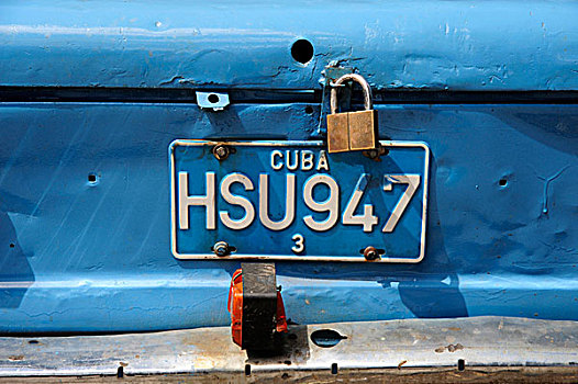 蓝色,20世纪50年代,老爷车,风景,后视图,牌照,挂锁,哈瓦那,古巴,大安的列斯群岛,加勒比海,中美洲,北美