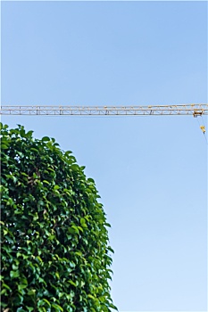 户外拍摄建筑工地里的天秤户外拍摄建筑工地里的天秤吊机吊机