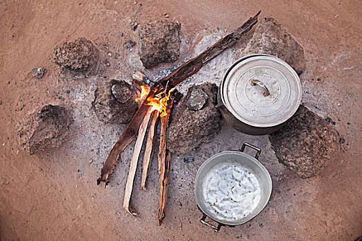 两个,金属,锅,木头,火,烹饪,瓦加杜古,布基纳法索
