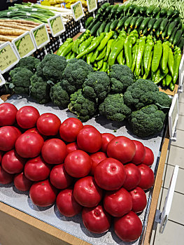 市场蔬菜摊位展示陈列