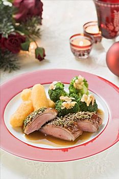 鹅胸,土豆炸丸子,花椰菜,圣诞节