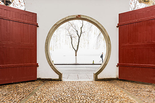 杭州孤山公园园林建筑圆拱门