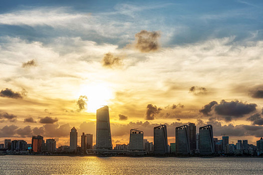 中国珠海城市风光滨海日落剪影