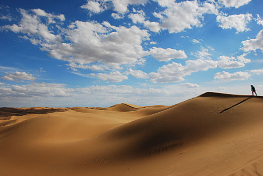 库布其沙漠,拍摄于内蒙古自治区鄂尔多斯市杭锦旗