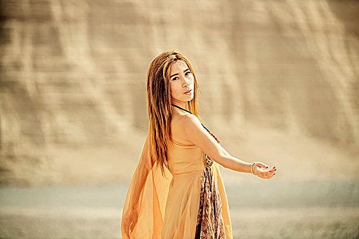 新疆,罗布泊,沙漠,美女,摄影,动作,姿势