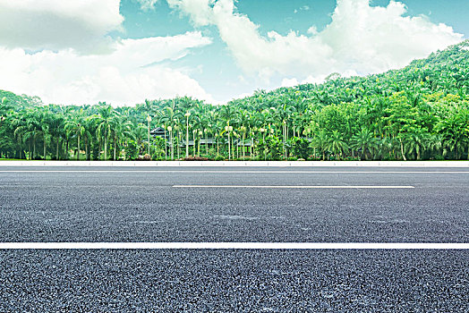 蓝天白云下的沥青路面,汽车广告背景道路素材