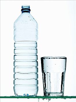 塑料瓶,满杯,水