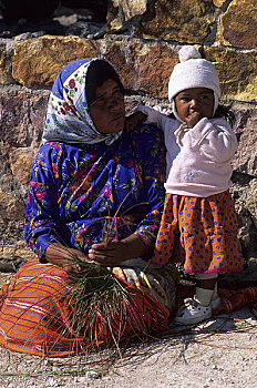 墨西哥,奇瓦瓦,国家公园,印第安女人,编织,松针,篮子