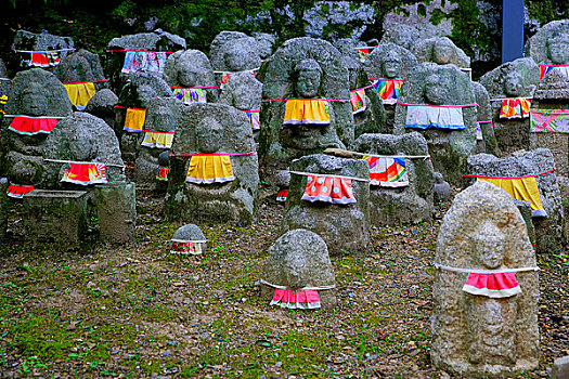 世界文化遗产－－日本清水寺内的墓碑场
