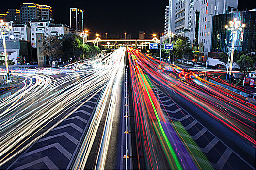 昆明城市夜景及街道车流