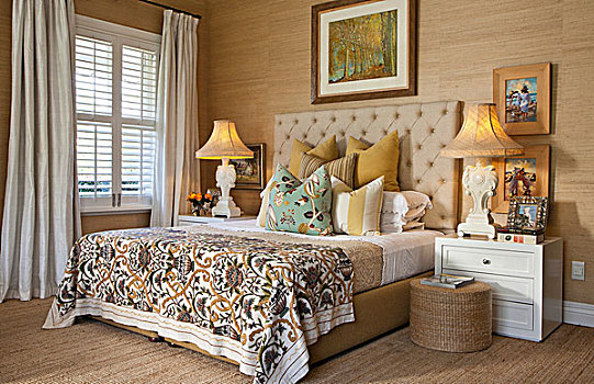 双人床,米色,棉絮,床头板,老式,床边,灯,白色背景,柜子