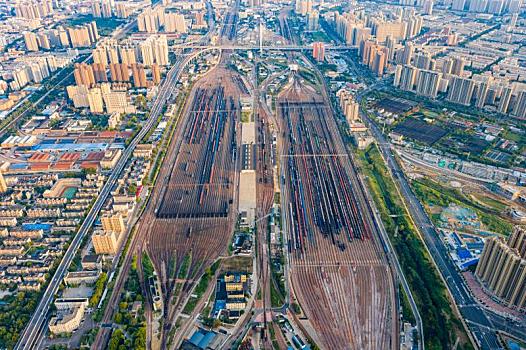 航拍郑州北站铁路编组站铁路货运列车集装箱