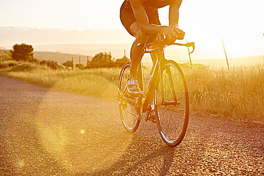 男性,骑车,骑,自行车,晴朗,日出,乡村道路