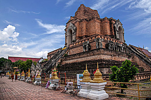 泰国清迈古城契迪龙寺,wat,chedi,luang,主佛塔