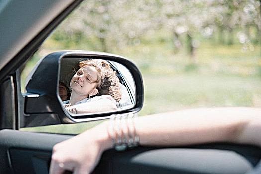 女人,汽车,公路旅行,望向窗外,反射,反光镜