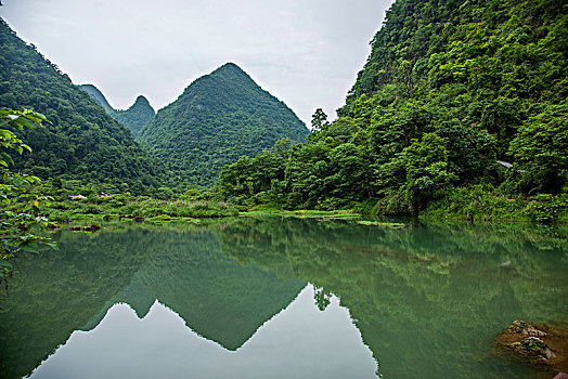 贵州省荔波县小七孔风景区翠谷瀑布卧龙潭