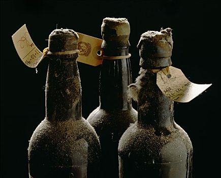 三个,老,葡萄酒瓶,拍卖,标签