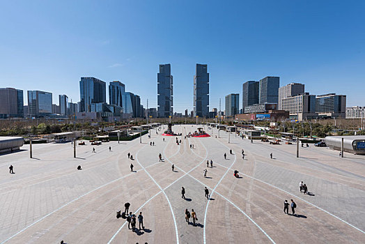 河南省郑州市高铁东站西广场绿地中心等地标性建筑群