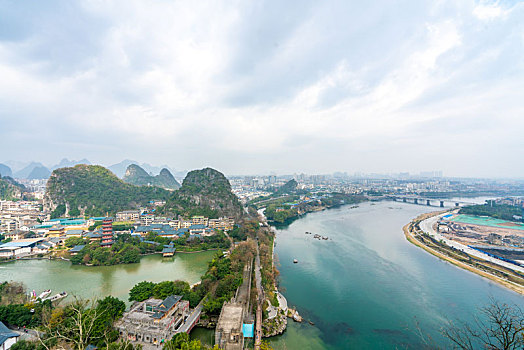 高空俯瞰中国广西桂林市的城市风景
