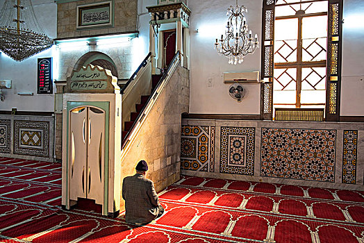 后视图,男人,跪着,地板,清真寺,祈祷