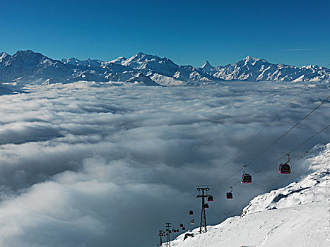 滑雪缆车,滑雪胜地,低云