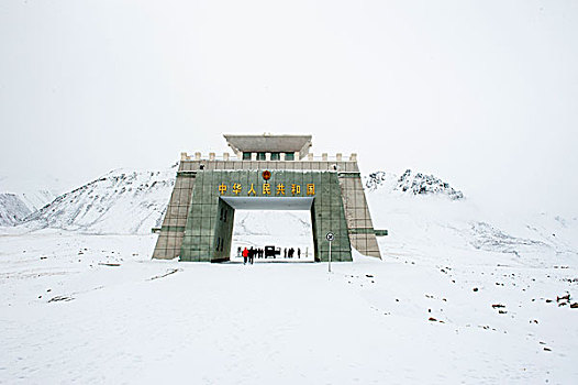 新疆,雪地,雪山,哨所,国界,边境线