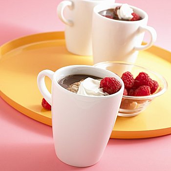 大杯,热巧克力,泡沫奶油,树莓