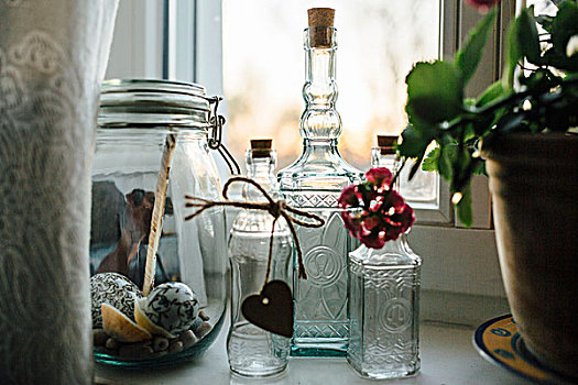 玻璃瓶,窗台
