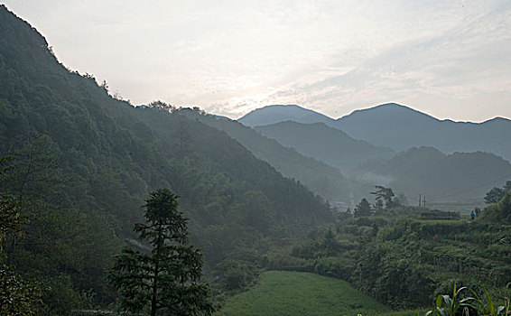 中国第一富硒村-安徽省石台县仙寓山大山村清晨