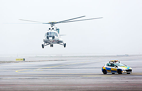 直升飞机,汽车,雾,雾气