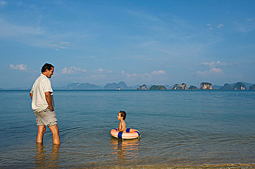 父亲,女儿,海滩,普吉岛,攀牙湾,泰国,亚洲