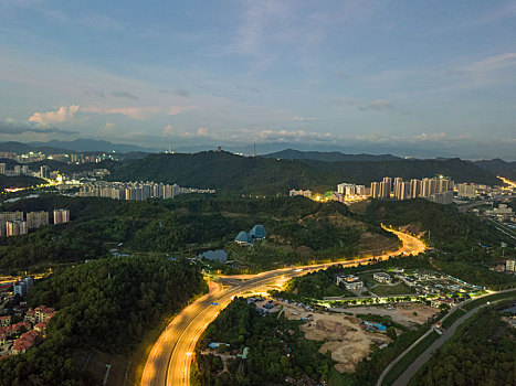 清晨时分的广东惠州市区三环西路航拍风光