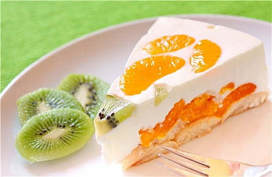 克莱门氏小柑橘,猕猴桃,蛋糕