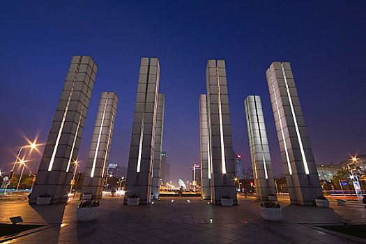 上海浦东世纪广场的全貌