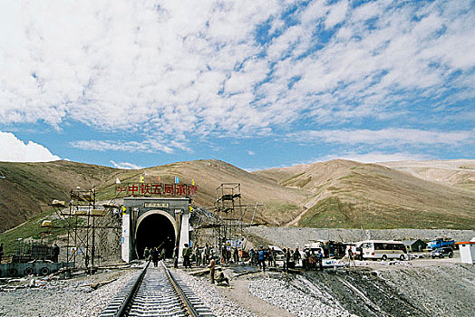 青藏铁路建设隧道