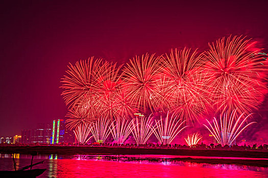 烟花,建筑群,河流,夜景,水,灯,节日