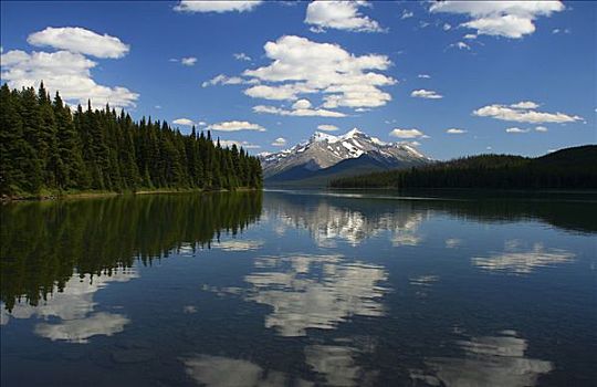 反射,云,水中,玛琳湖,碧玉国家公园,艾伯塔省,加拿大