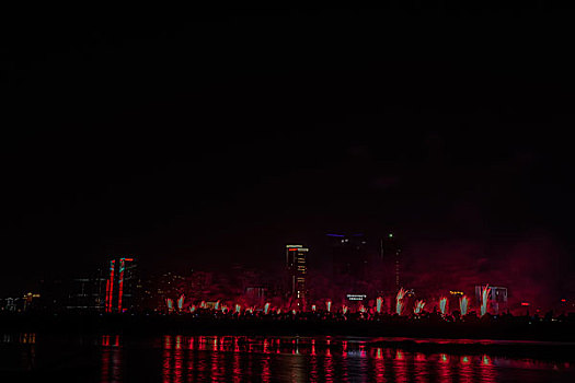 烟花,建筑群,河流,夜景,水,灯,节日