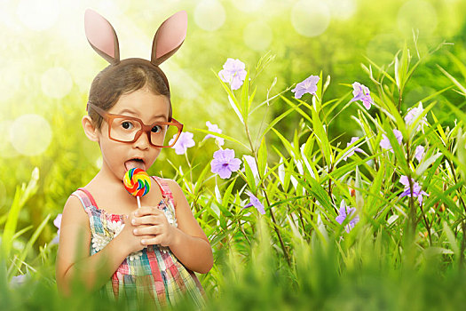 漂亮,女孩,眼镜,衣服,复活节兔子,耳,拿着,棒棒糖