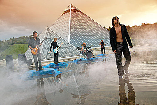 摇滚乐队,玻璃,金字塔