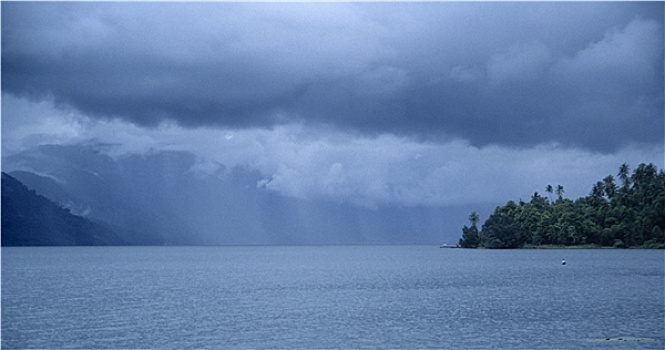 苏门答腊岛,雨