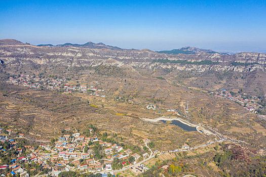 航拍济南章丘红山翠谷景区