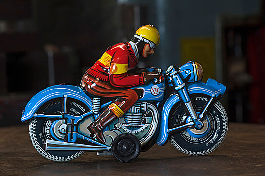 锡制玩具,20世纪50年代,摩托车手,正面,老,挤,机器,工厂,上弗兰科尼亚,巴伐利亚,德国,欧洲
