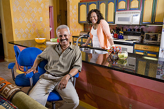 肖像,成熟,美国黑人,伴侣,休闲服,厨房