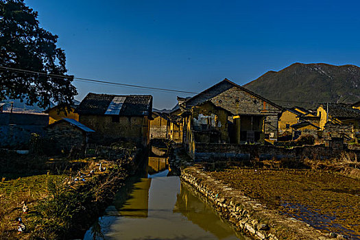 小桥,流水,人家,老屋,土墙,水沟,鸭,鹅,拱桥,石板路