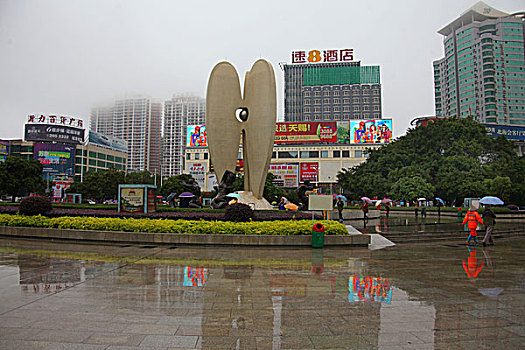广西北海市广场烟雨